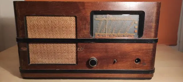 Verrkaufe ein 89 Jahre altes und seltenes Röhrenradio