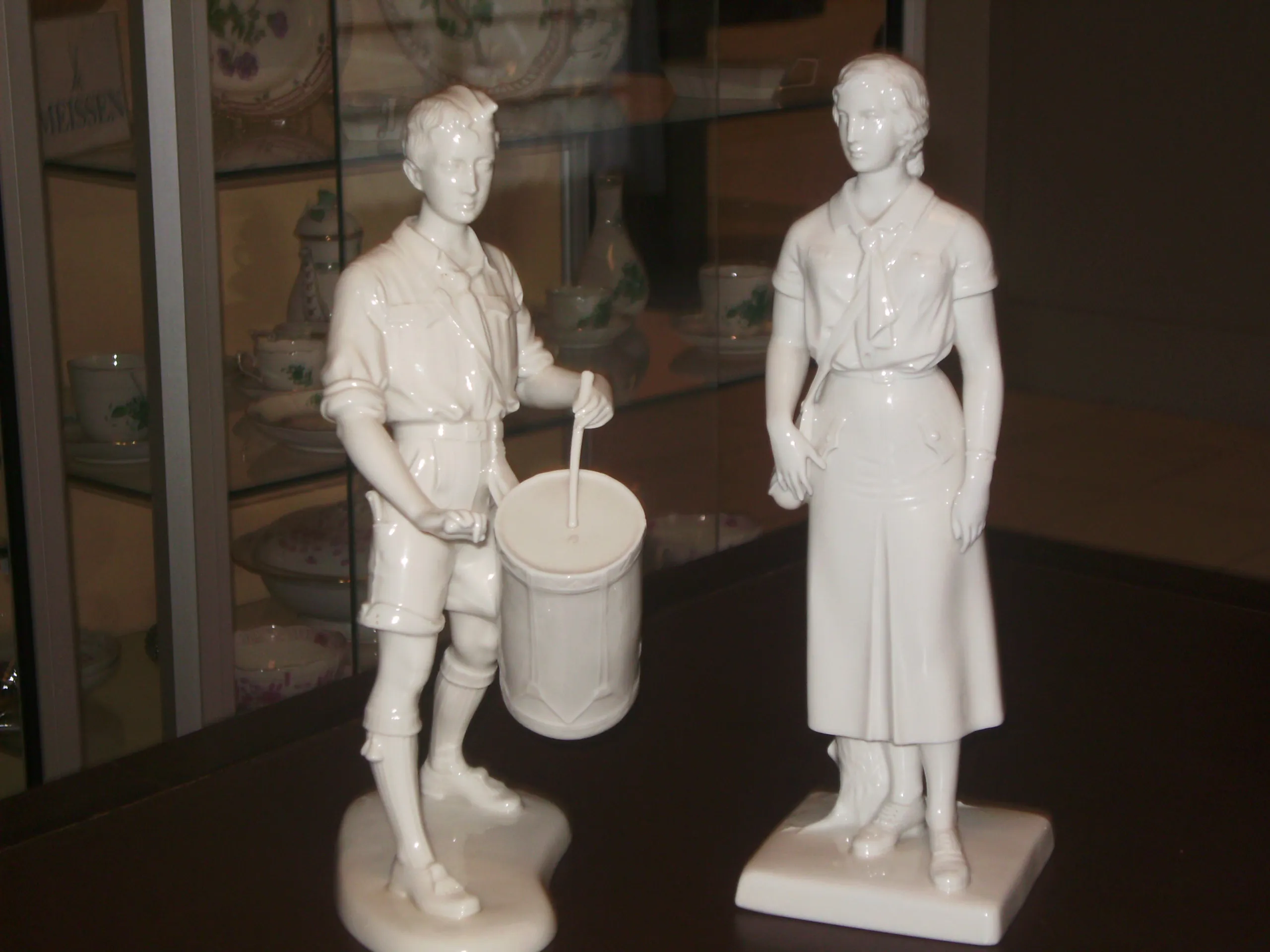 Suche Ankauf Porzellan Meissen Allach KPM Herend Royal Copenhagen Porzellanfigur